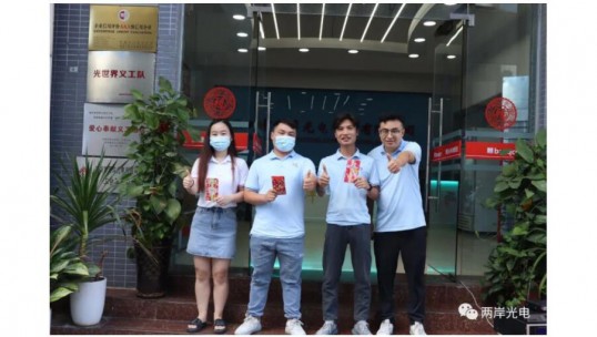 骄阳似火挣分忙，盛夏如炉势头旺。